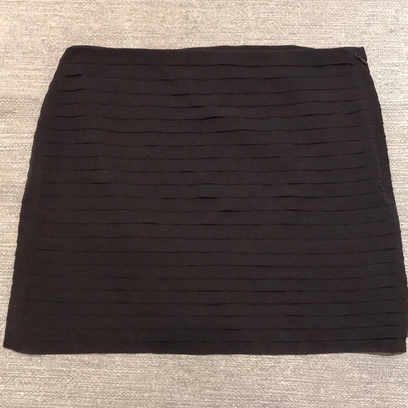 Banana Republic | Dark Gray Tiered Gray Miniskirt - Picture 1 of 5